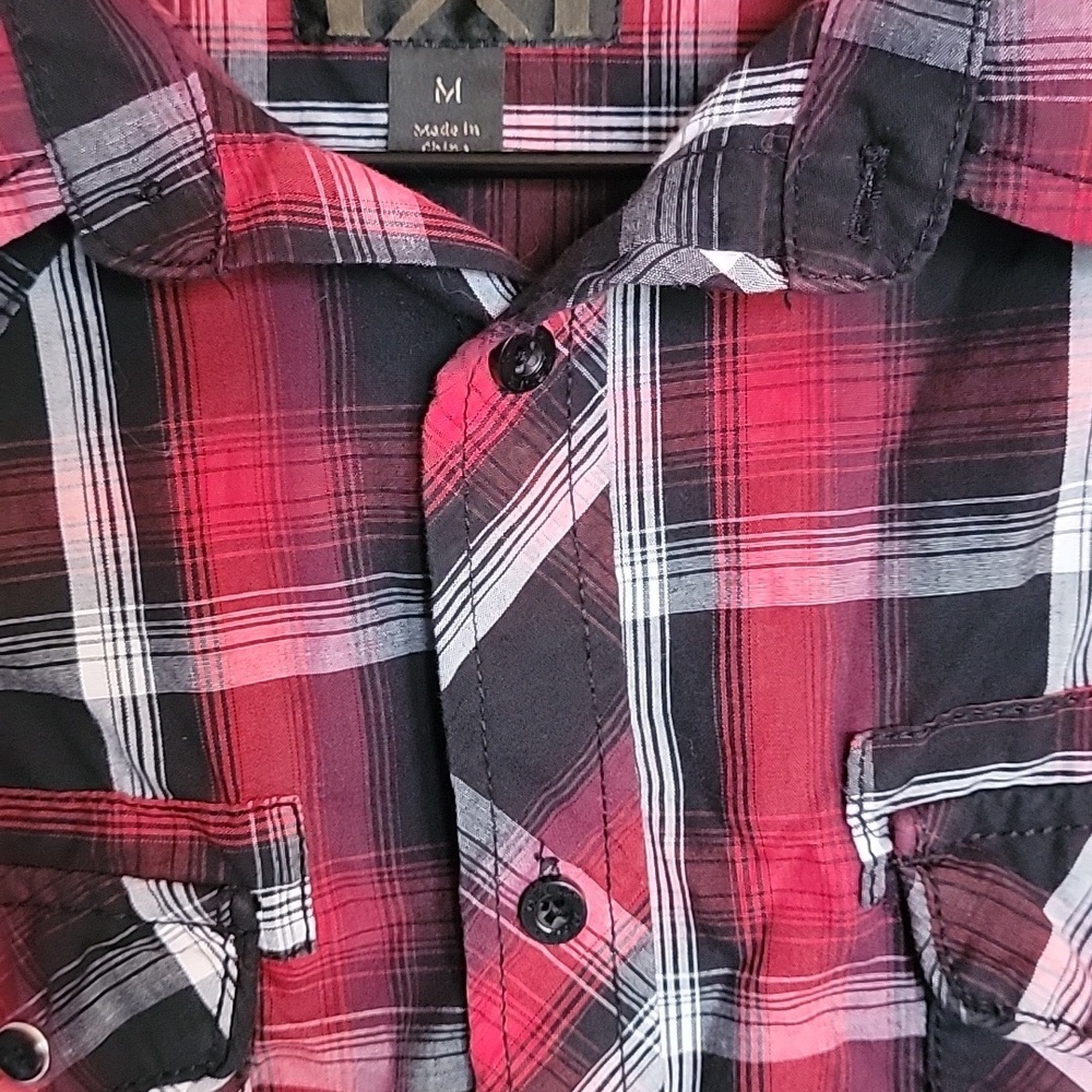 Helix men's medium, black and red plaid buttondown shirt. - Picture 6 of 7